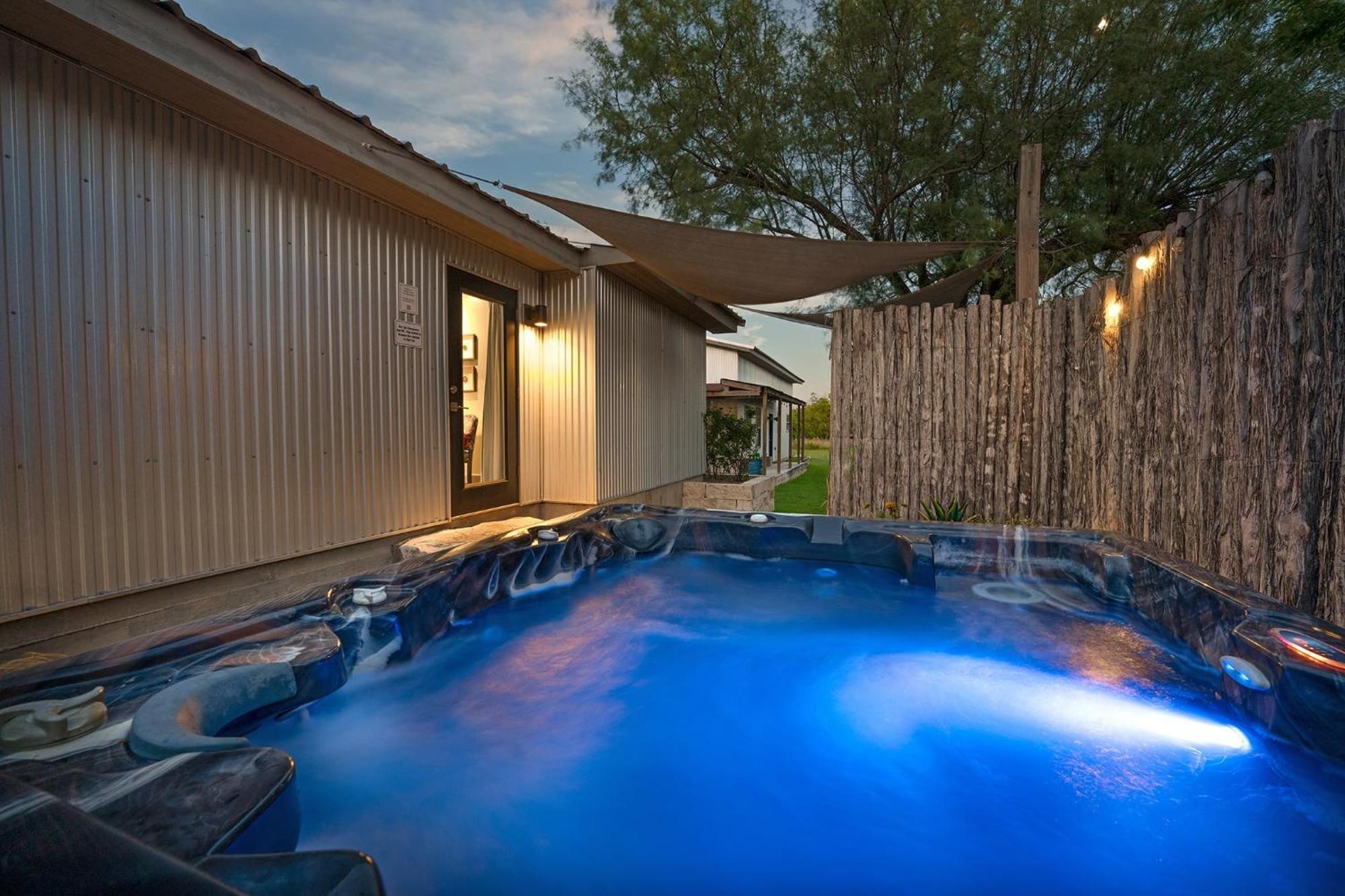 Claret House Full Kitchen And Private Hot Tub Vila Fredericksburg Exterior foto